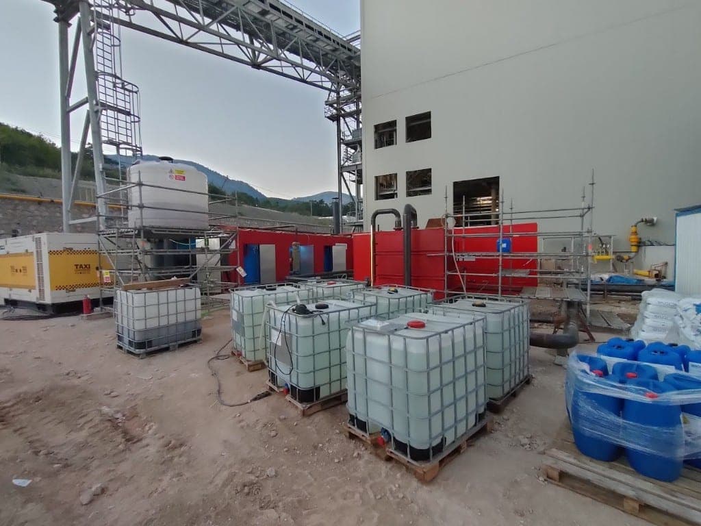 Scaffolding and piping systems